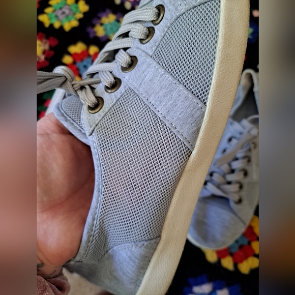 Maurices Gray Mesh Lace-Up Memory Foam Sneakers - Size 8 - Picture 3 of 6
